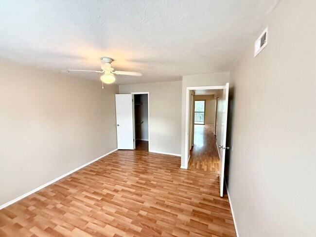 Building Photo - 495 E Creekside Cir