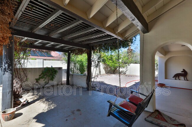 Building Photo - 2708 E Leonora St