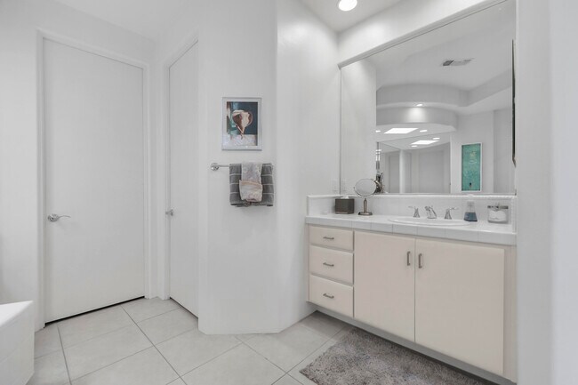 Building Photo - 267 Loch Lomond Rd