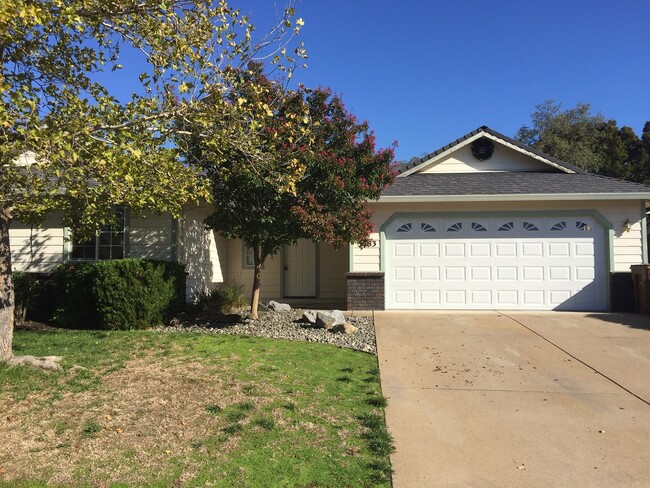 Building Photo - 3 bedroom home in Shasta Lake