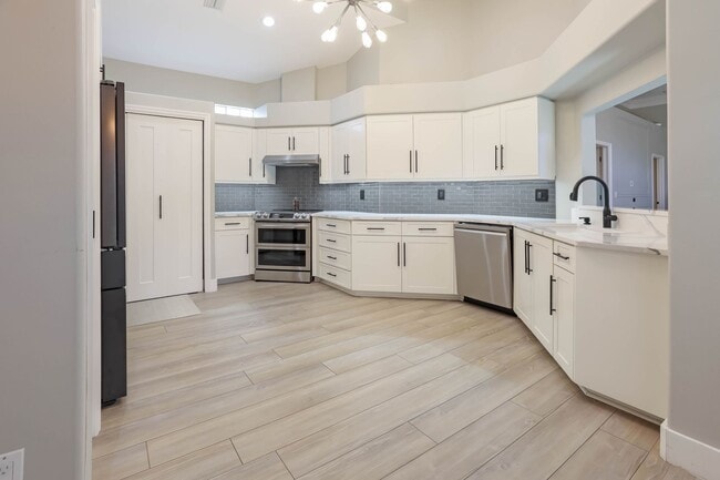 Building Photo - Pet-friendly, Newly Remodeled 2bd/2bth in Palmer Ranch