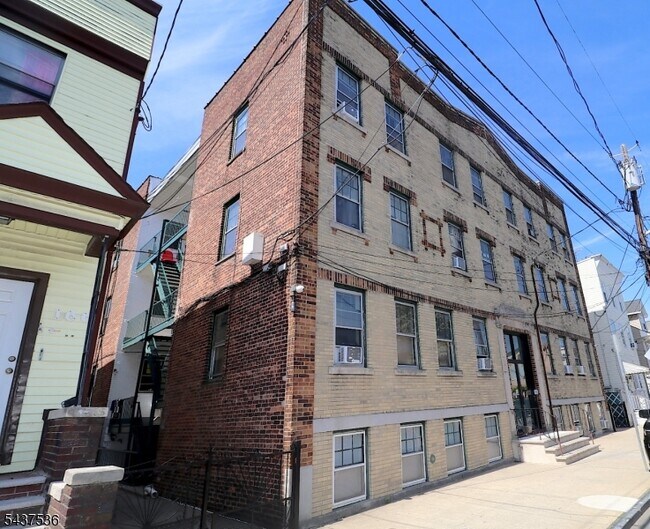 Building Photo - 160 New York Ave