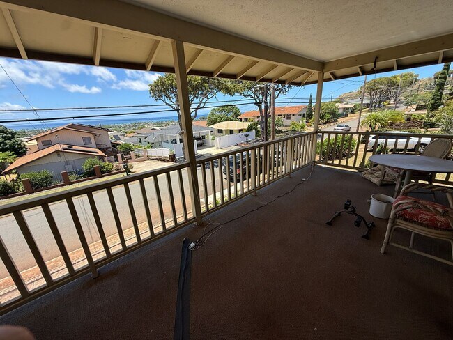 Building Photo - Ocean View 3 Bedroom Duplex Available Now in Kaimuki