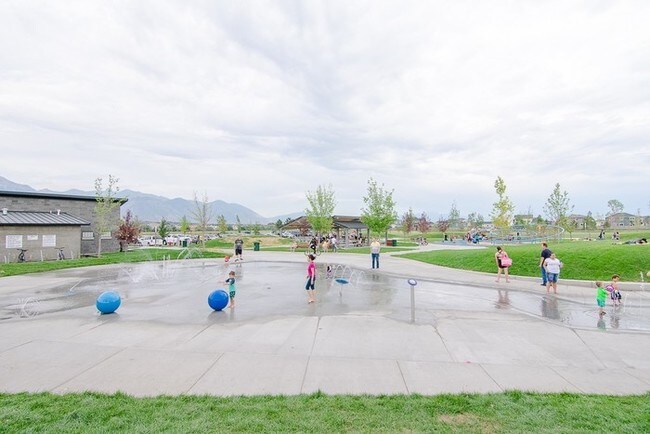 Building Photo - THE LOCHS! Gorgeous Townhome