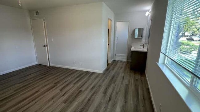 Building Photo - 1281 Saratoga Ave