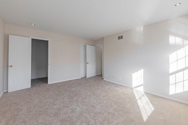 Building Photo - 237 Acorn Dr