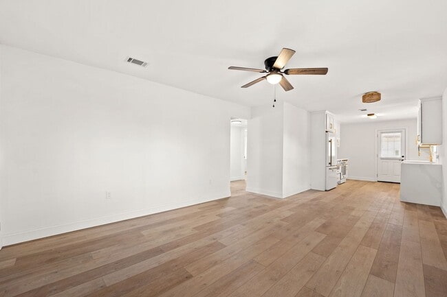 Building Photo - 2 Bed 1.5 Bath Jax Beach - Walk to the Beach- Newly remodeled