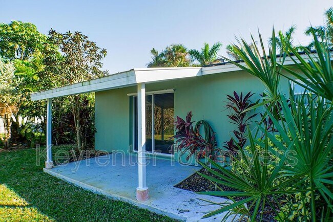 Building Photo - 2221 Cape Way