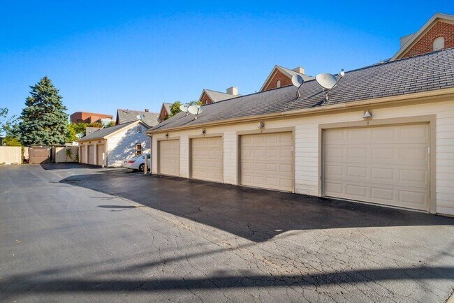 Building Photo - 801 S Front St