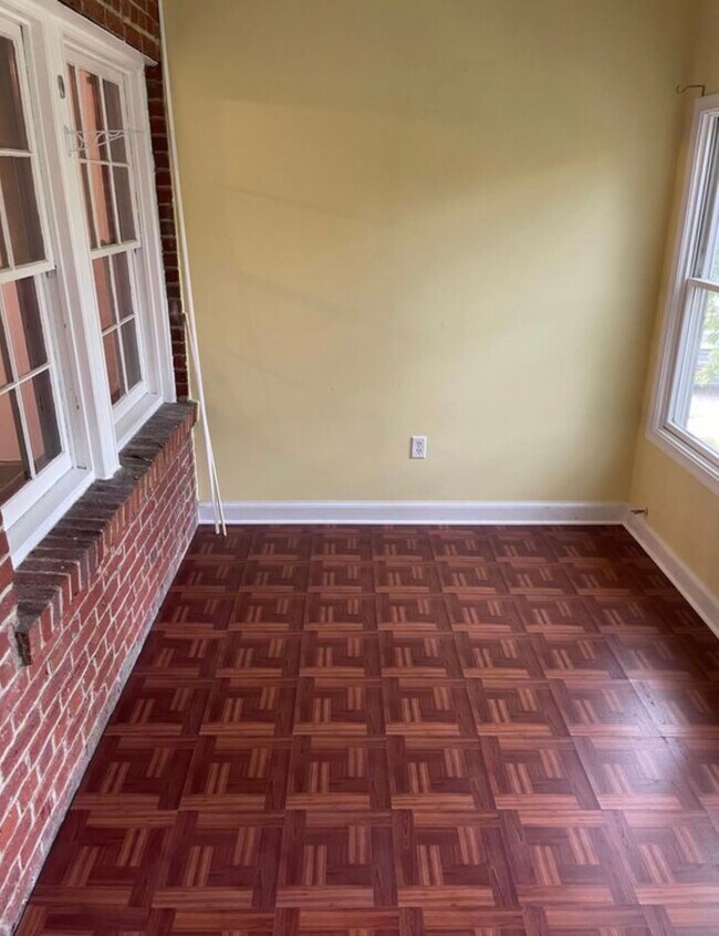 den - 4834 Reservoir Rd NW