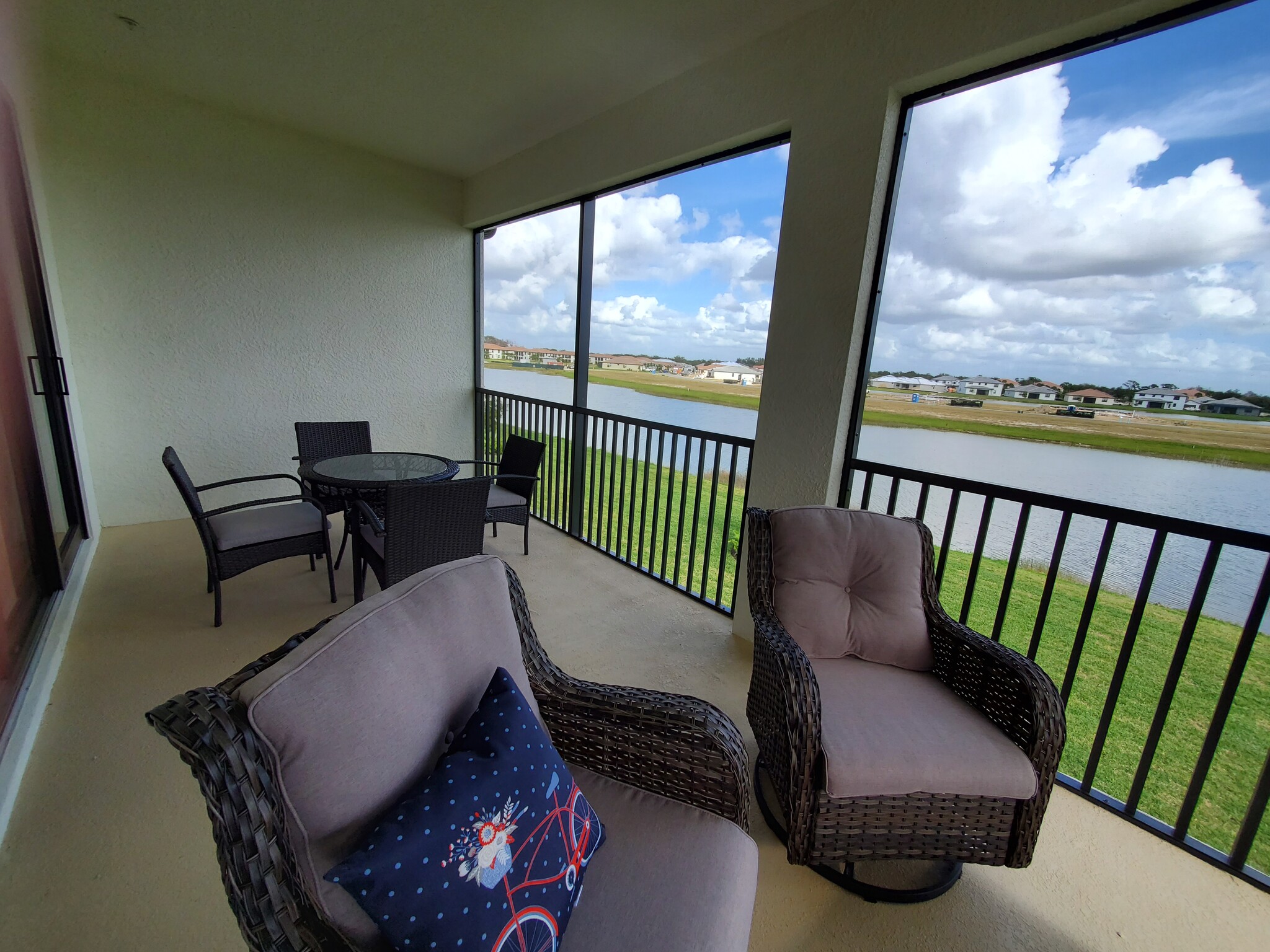 Lania - 11781 Grand Belvedere Way
