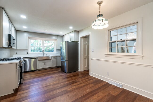 Building Photo - 4718 Rembert Dr