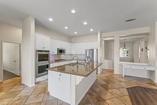 Building Photo - "Spacious Ranch Style 4-Bedroom Oasis with...