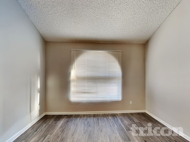 Building Photo - 4633 W Bluefield Ave