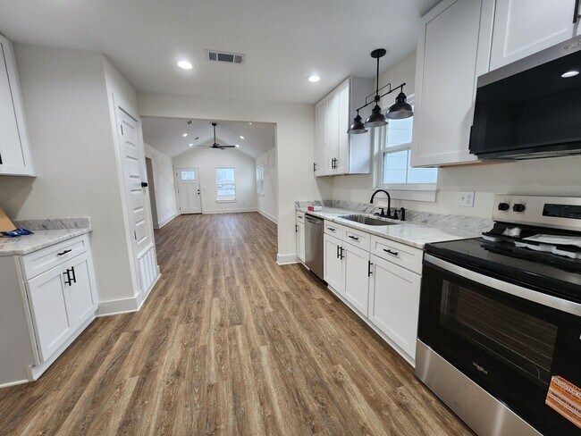 Building Photo - 3 Bedroom 2 Bathroom New Home