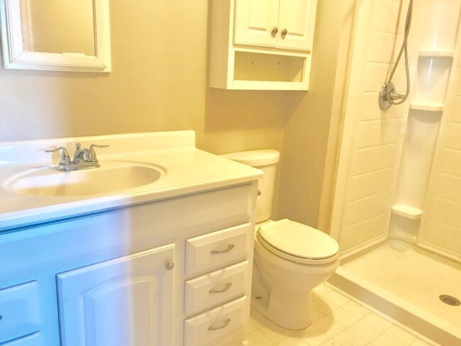 Building Photo - 905 4th St