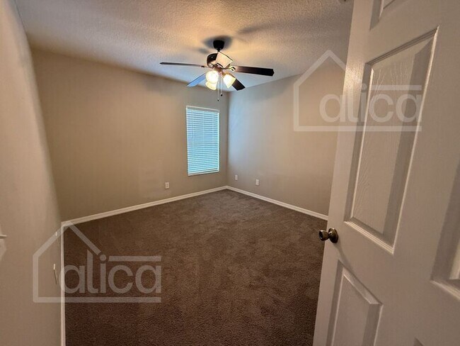 Building Photo - 109 Whispering Pines Way