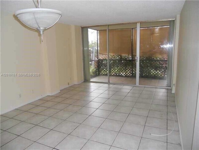 Building Photo - 119 Royal Pk Dr