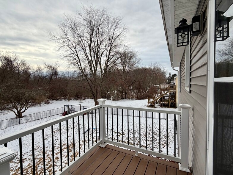 Building Photo - 87 Hollis St