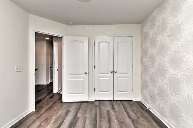 Building Photo - Sought-after 3BR/2.5BA Townhome in Desirab...