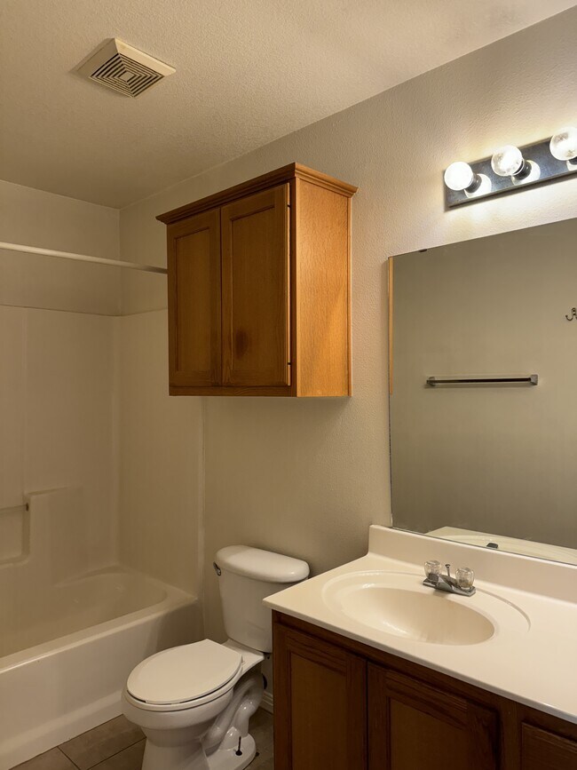 Building Photo - 1621 Rock Hollow Loop