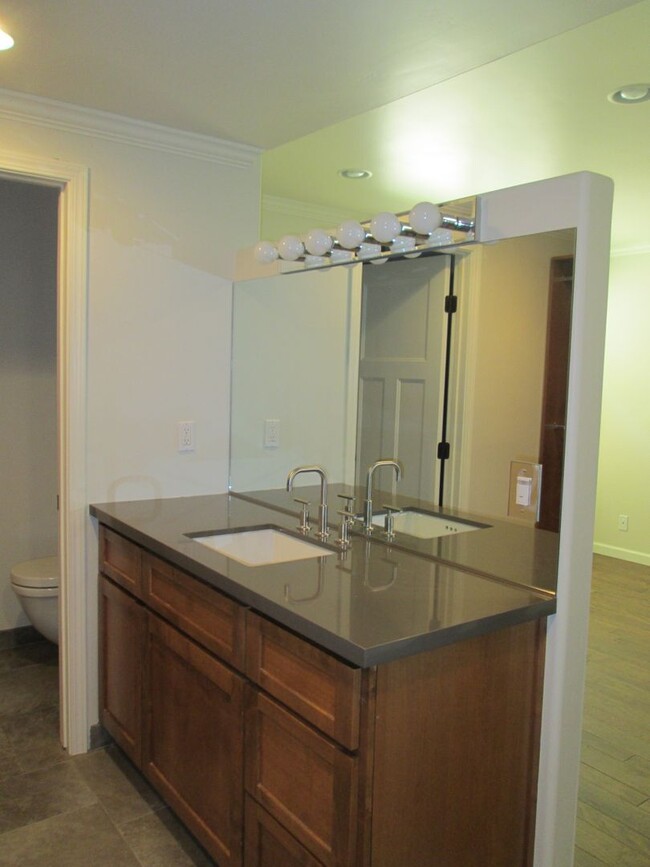 Building Photo - DEPOSIT PENDING Stunning 3 Bedroom, 2 Bath...