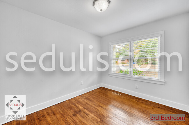 Building Photo - 1125 Crull Dr