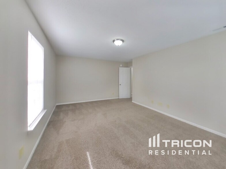 Building Photo - 824 Streamside Dr