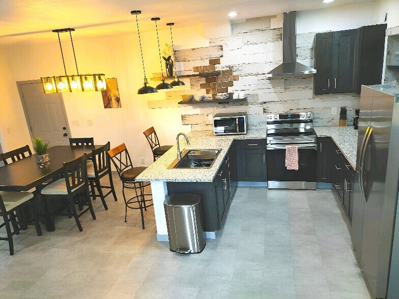 Building Photo - 283 Berrydale Ave