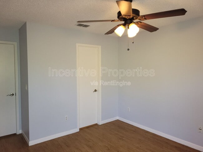 Building Photo - 2533 Grassy Point Dr