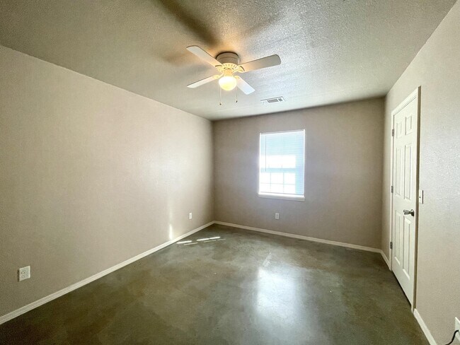 Building Photo - 609 Carson Rd