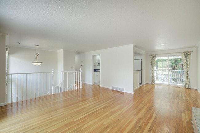 Building Photo - 5Bd/2.25Ba Kirkland Home