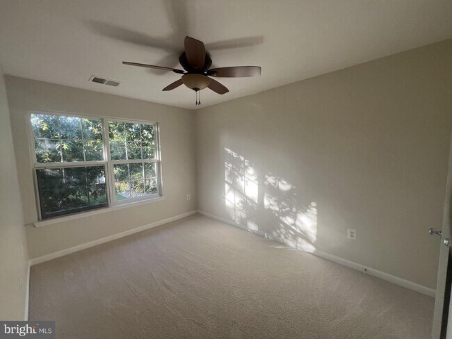 Building Photo - 2265 Forsythia Dr
