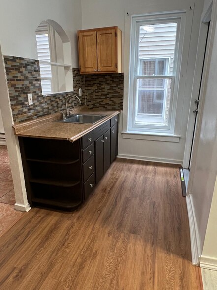 Building Photo - 527 Tilghman St