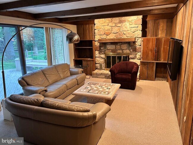 Building Photo - 548 Nottingham Dr