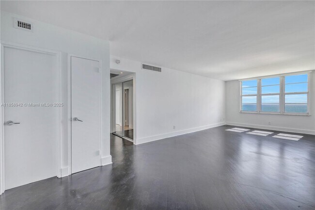 Building Photo - 5151 Collins Ave