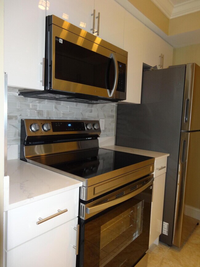 Building Photo - 7091 Golf Colony Ct