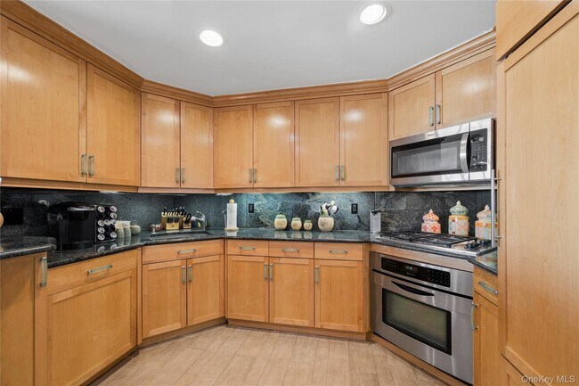 Building Photo - 615 Oceanfront