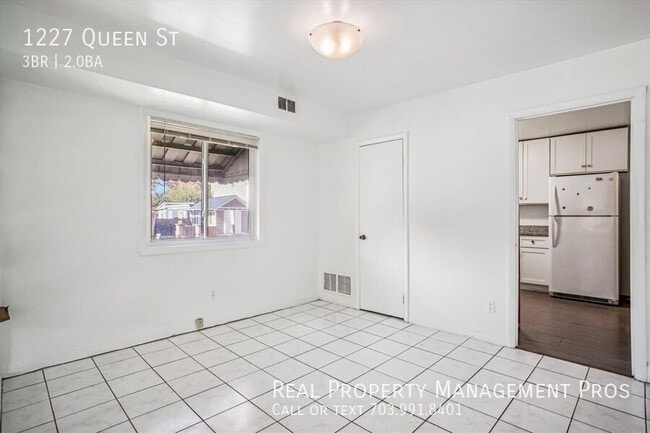 Building Photo - 1227 Queen St