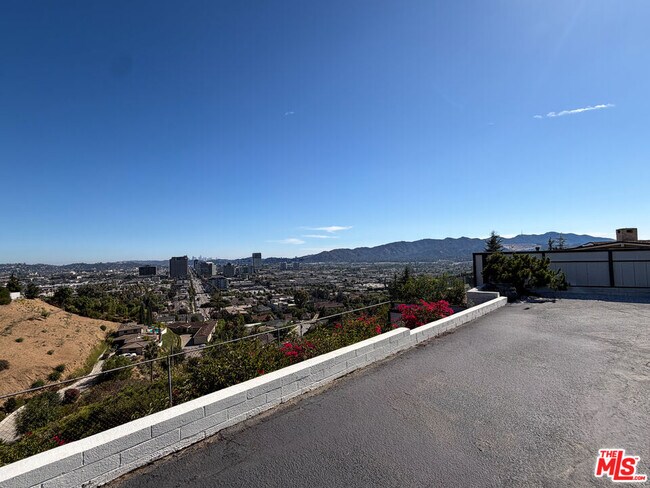 Building Photo - 1682 Larco Way