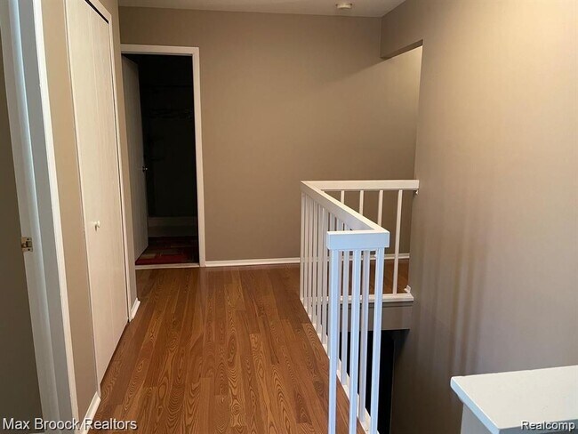 Building Photo - 4585 Laurel Club Cir