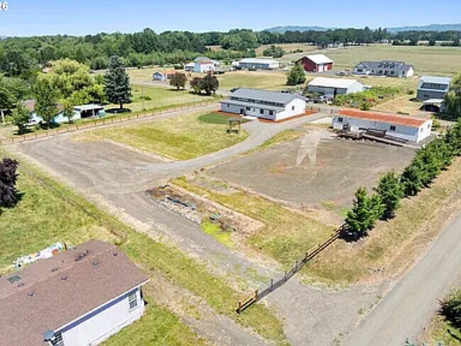 Building Photo - 9015 Community Club Rd