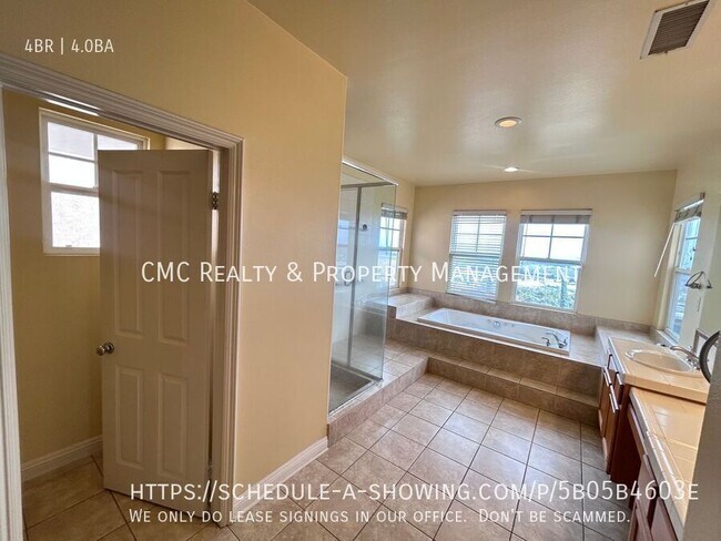 Building Photo - 2541 Hillcrest St