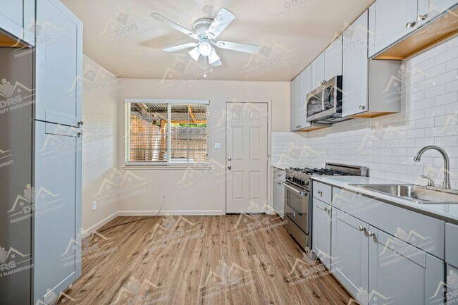 Building Photo - 711 Roselawn Ave