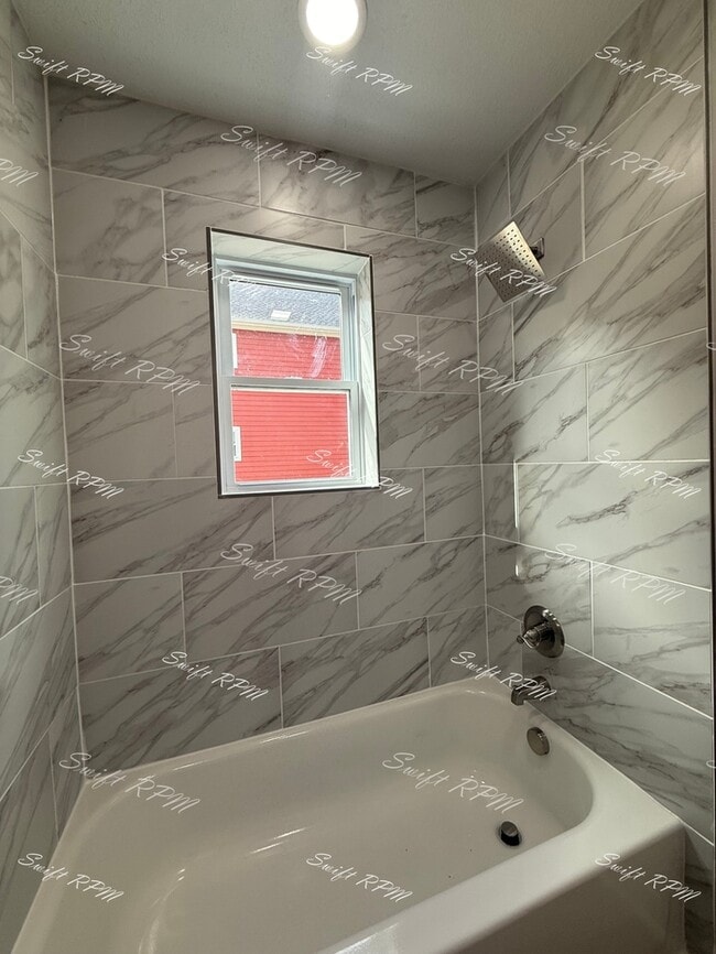 Building Photo - 1030 Oakland Ave