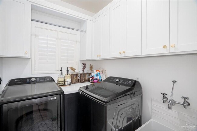 Building Photo - 30 Windsor St