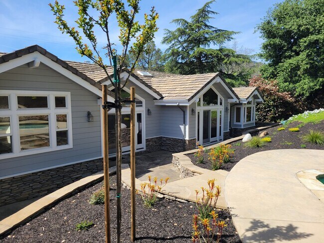 Building Photo - Incredible Reliez Valley Home