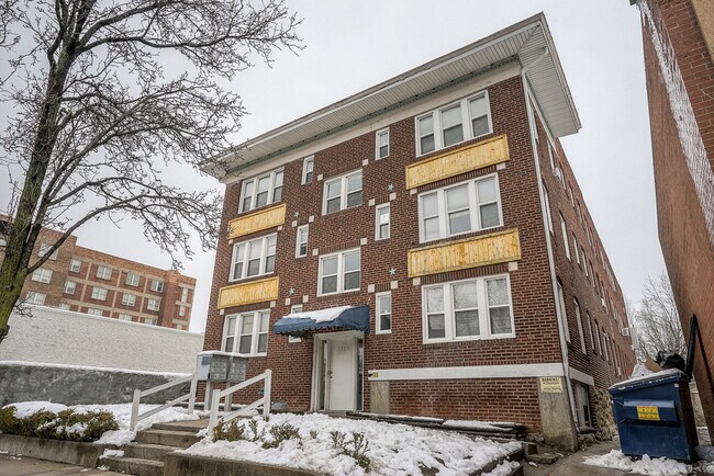 Interior Photo - 3721 Broadway