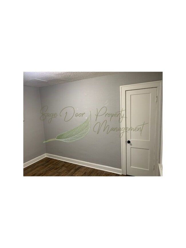 Building Photo - 1 FREE MONTH OF RENT!!!