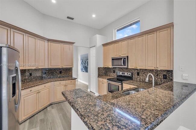 Building Photo - 558 NW 118th Ave